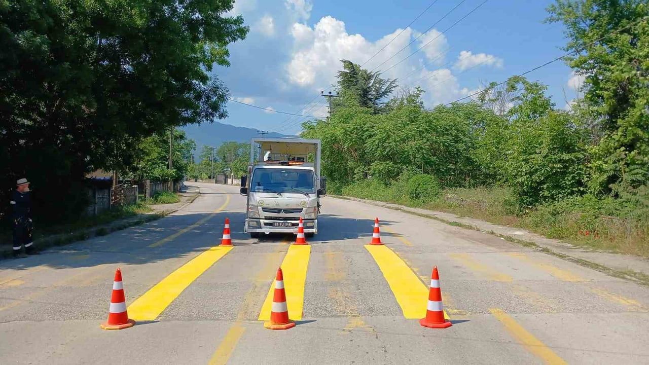 Çalıcuma Köyünde Kasis Boyama Çalışmaları Tamamlandı: Trafik Güvenliğinde Görünürlük Artışı