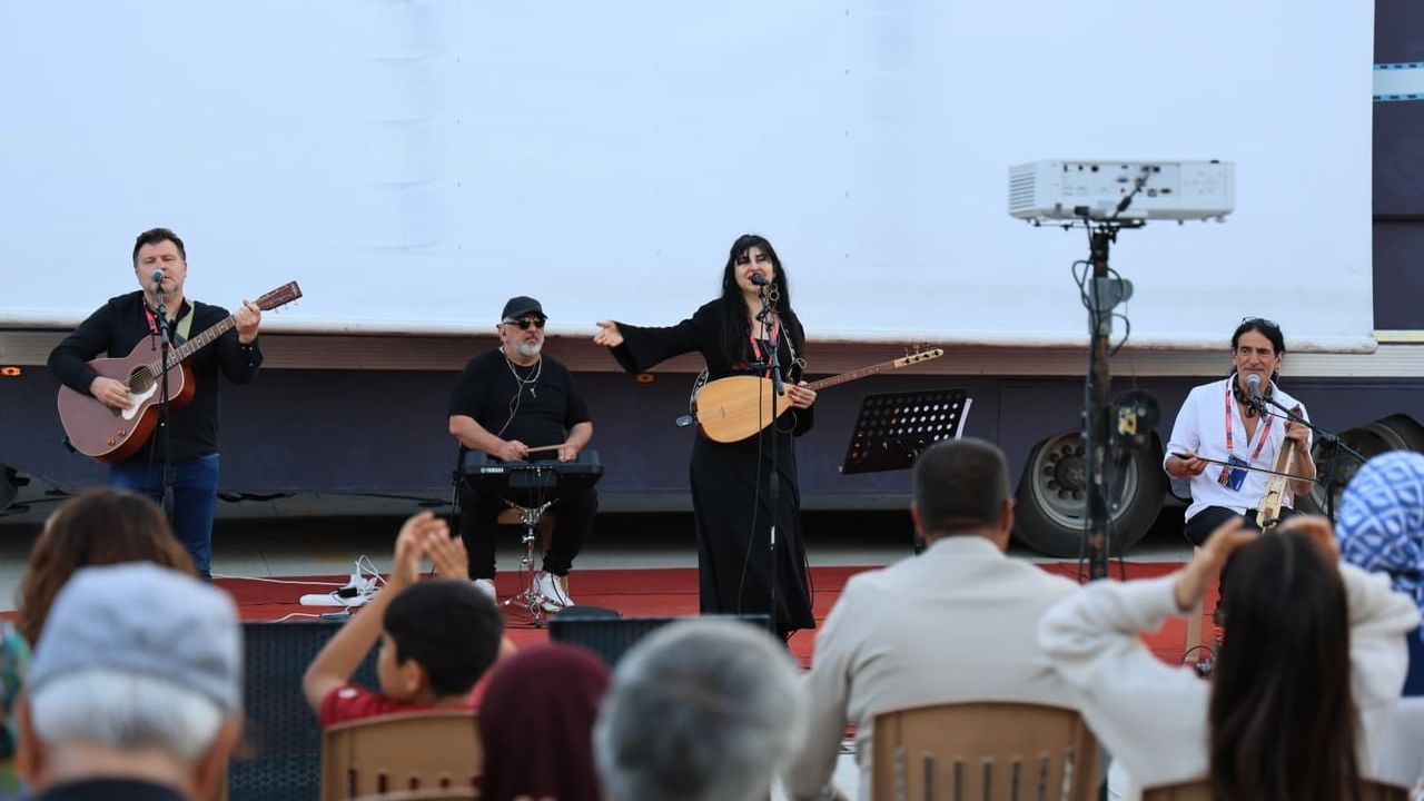 Çameli'de Gezen Ozanlar Konseri ve Açık Hava Sineması: Türkiye Kültür Yolu Festivali Etkinliği Yoğun İlgi Topladı