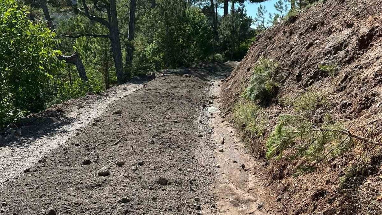 Çameli Yaylapınar mahallesinde asfalt öncesi yol hazırlıkları sürüyor