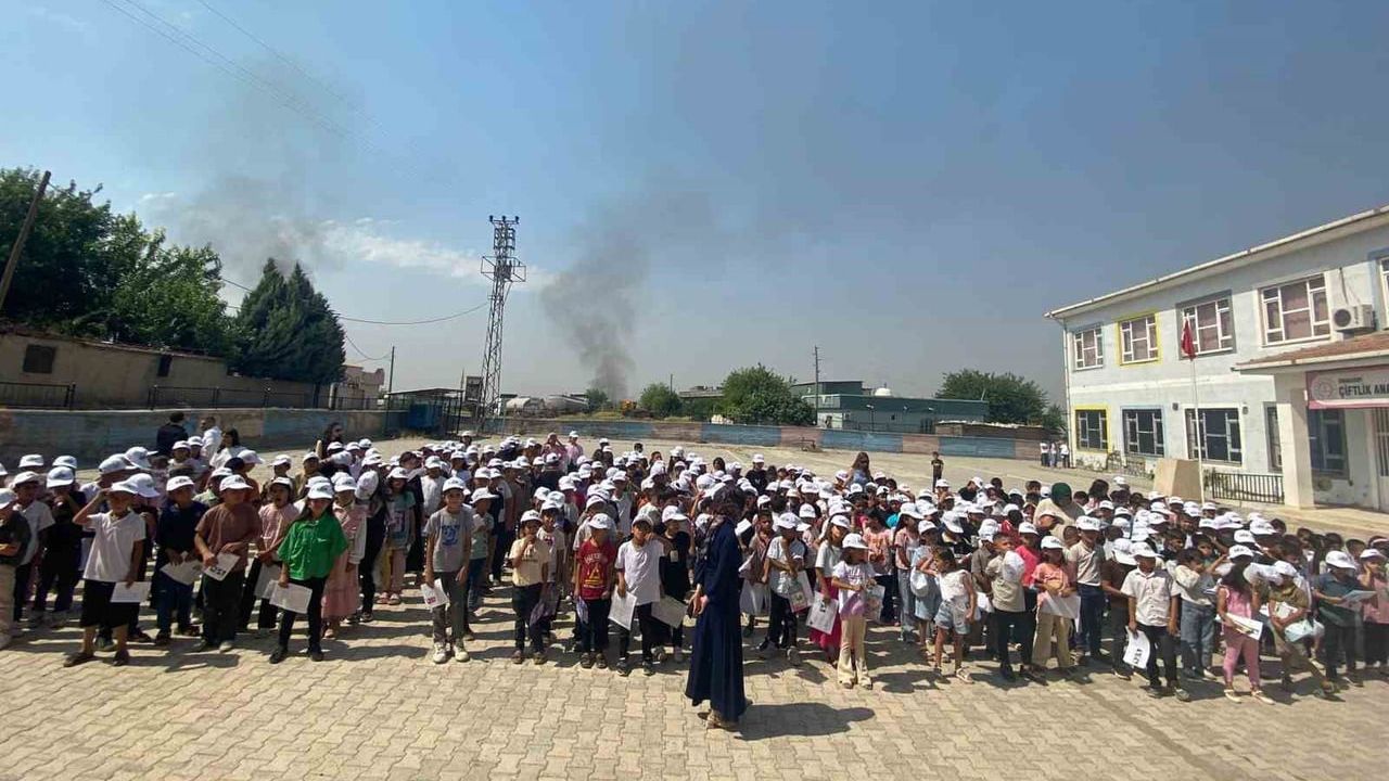 Çamelili öğrenciler karne sevincini Şırnak’taki yaşıtlarıyla birlikte yaşadı
