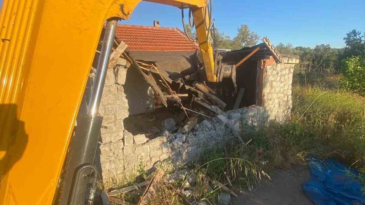 Çanakkale'de Ayvacık'ta Mayıs Ayında 11 Kaçak Yapı Yıkıldı