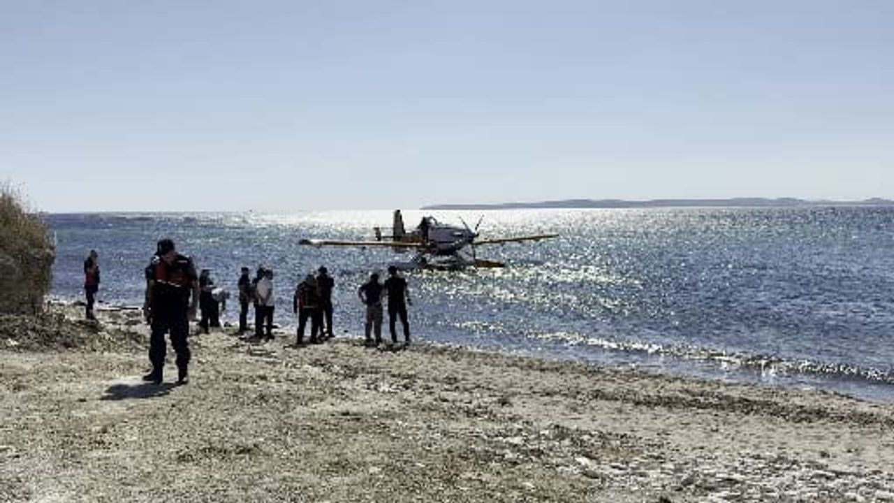 Çanakkale'nin Ezine ilçesinde yangın söndürme uçağı rüzgâr nedeniyle kalkış yapamadı