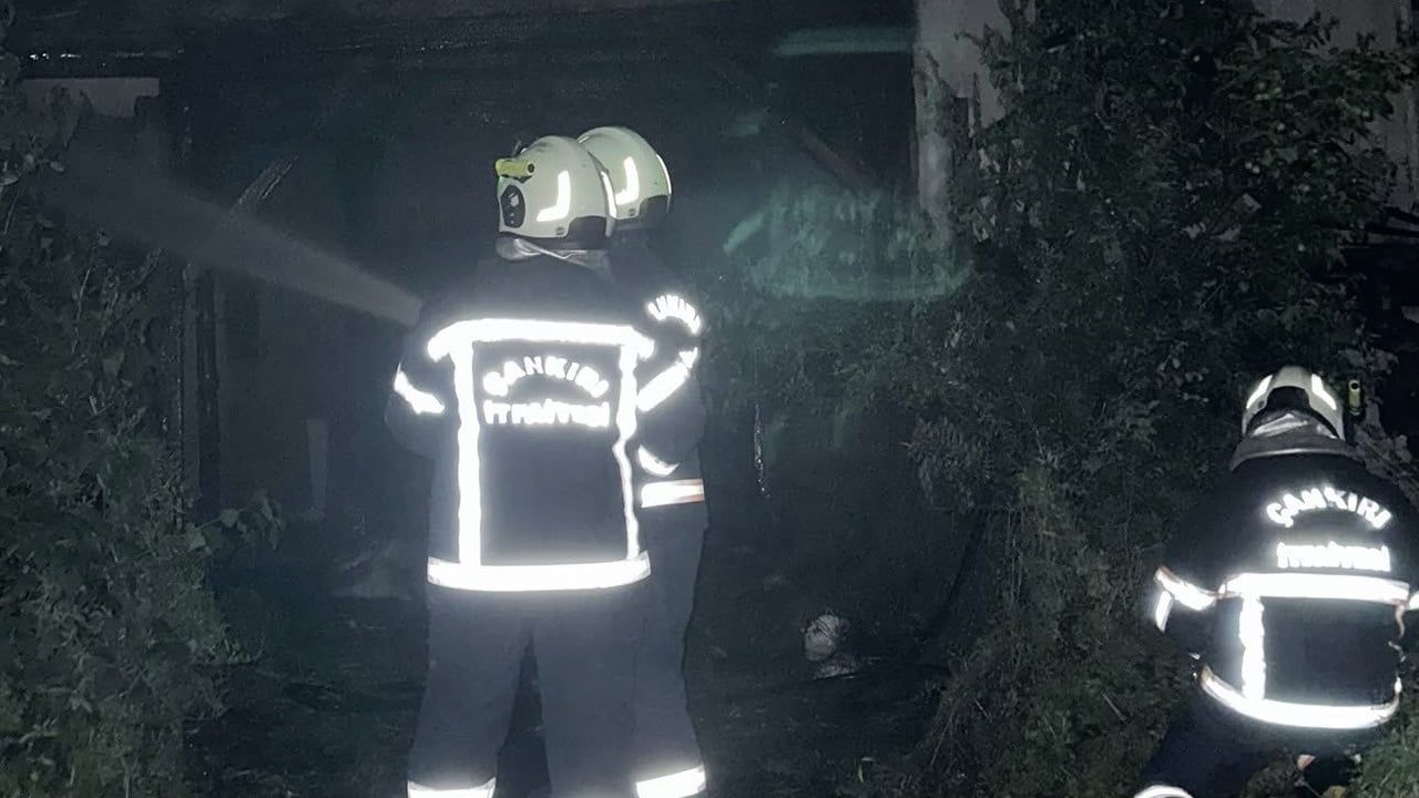 Çankırı Karatekin Mahallesi'nde metruk ev yangını: Ev kullanılamaz hale geldi