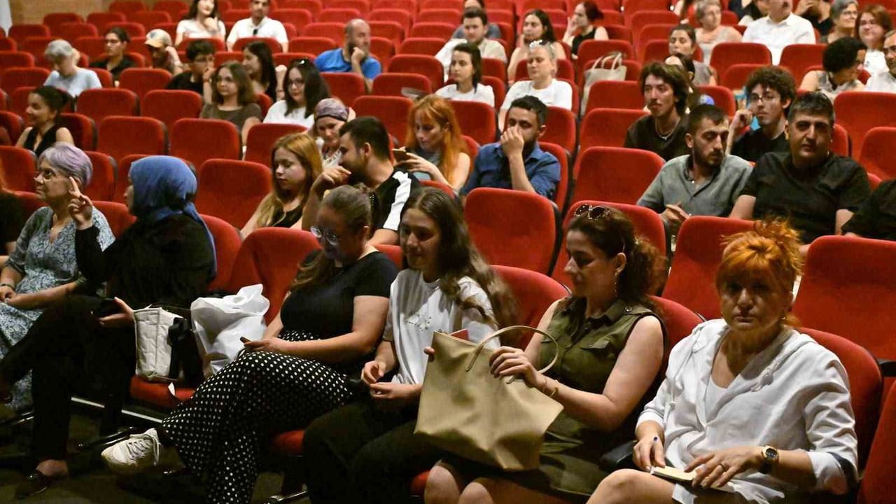 Cannes'ın ödüllü kısa filmleri Manisalı sinemaseverlerle buluştu
