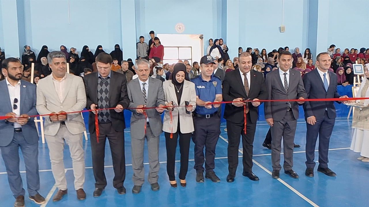 Çat Halk Eğitimi Merkezi yıl sonu sergisi yoğun ilgi gördü