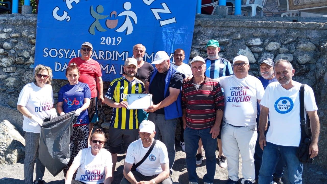 Çatalağzı Ömerağzı sahilinde geniş katılımlı temizlik seferberliği
