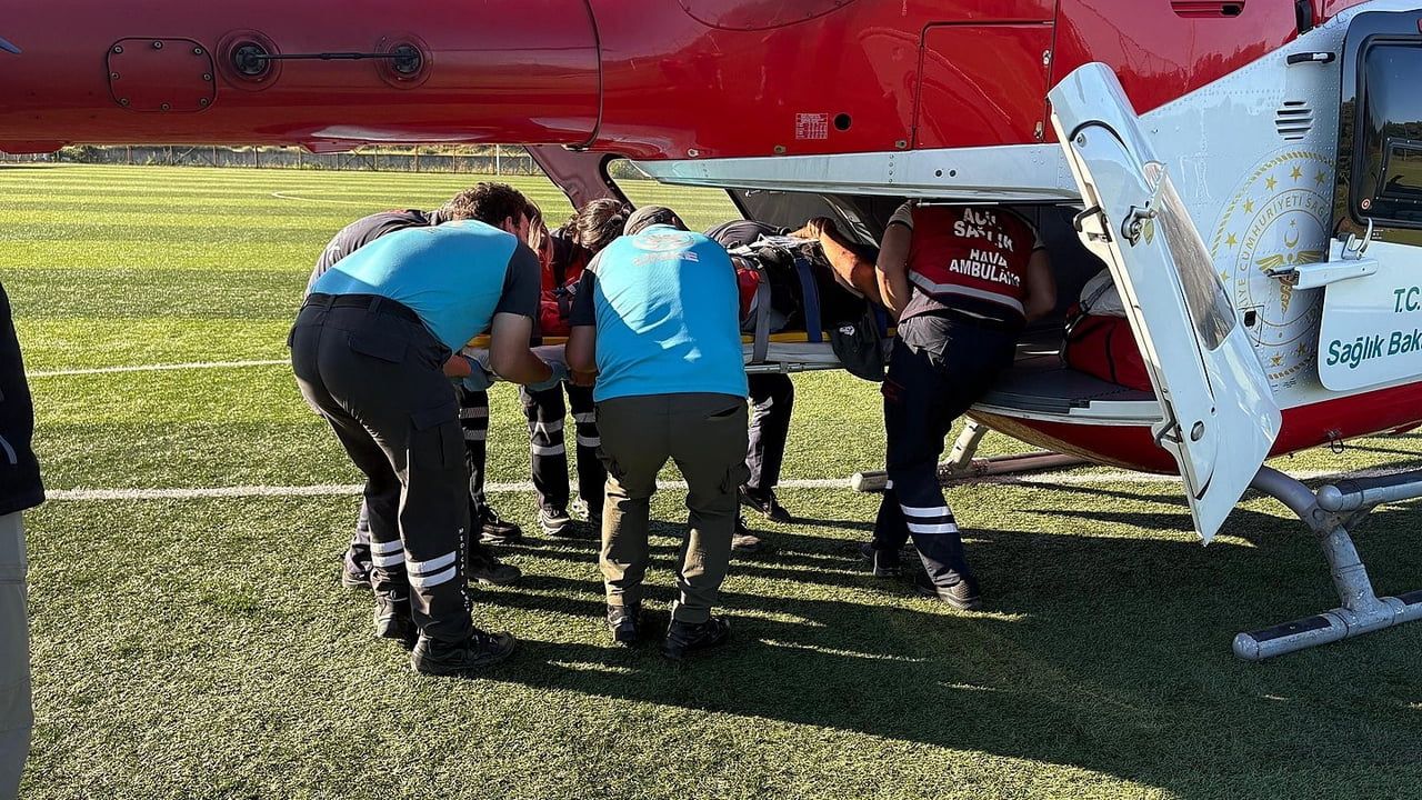 Çatalca’da yamaç paraşütü kayalıklara çarptı, biri çocuk 2 kişi yaralandı
