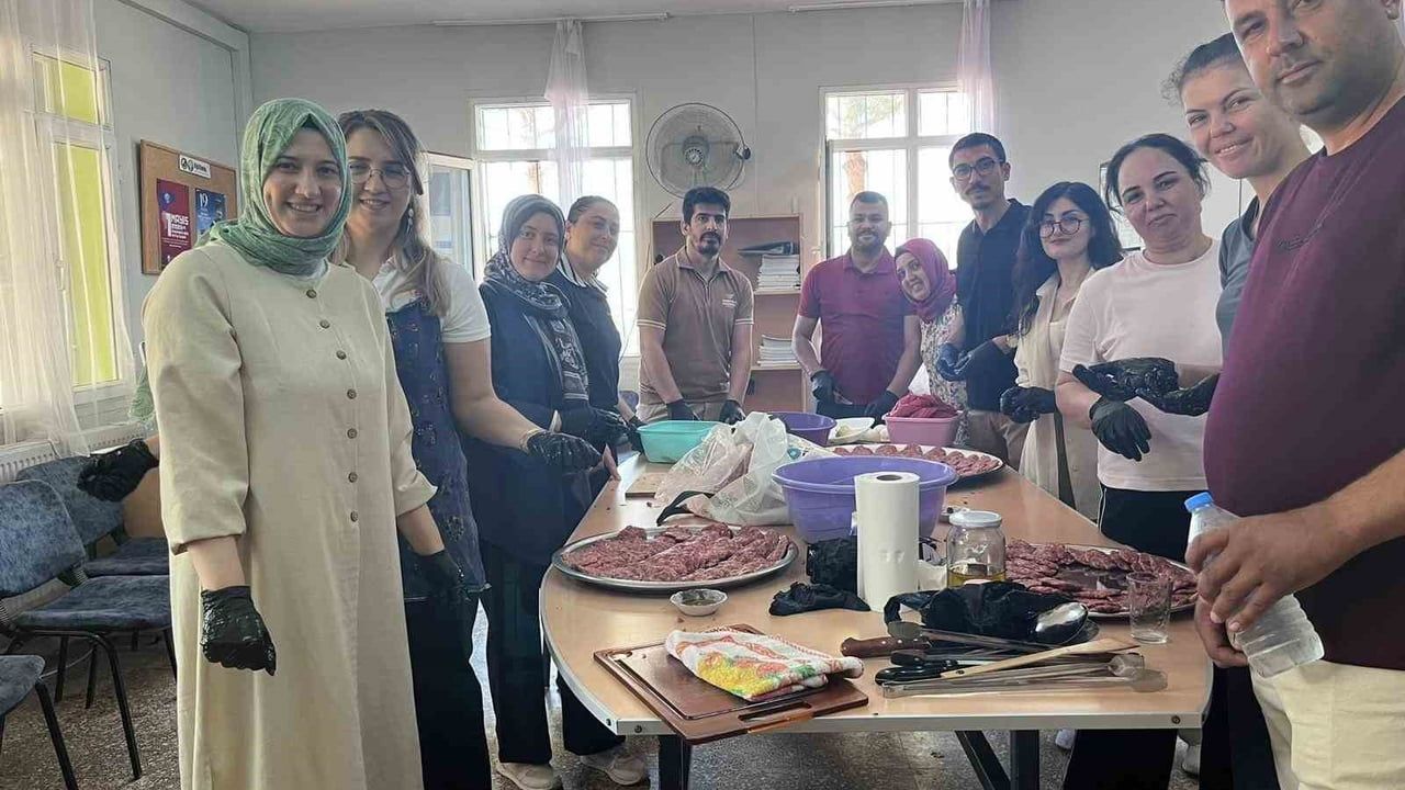 Çavuşlar İlkokulu'nda Kurban Bayramı sonrası mangal etkinliğiyle birlik ve paylaşma vurgusu