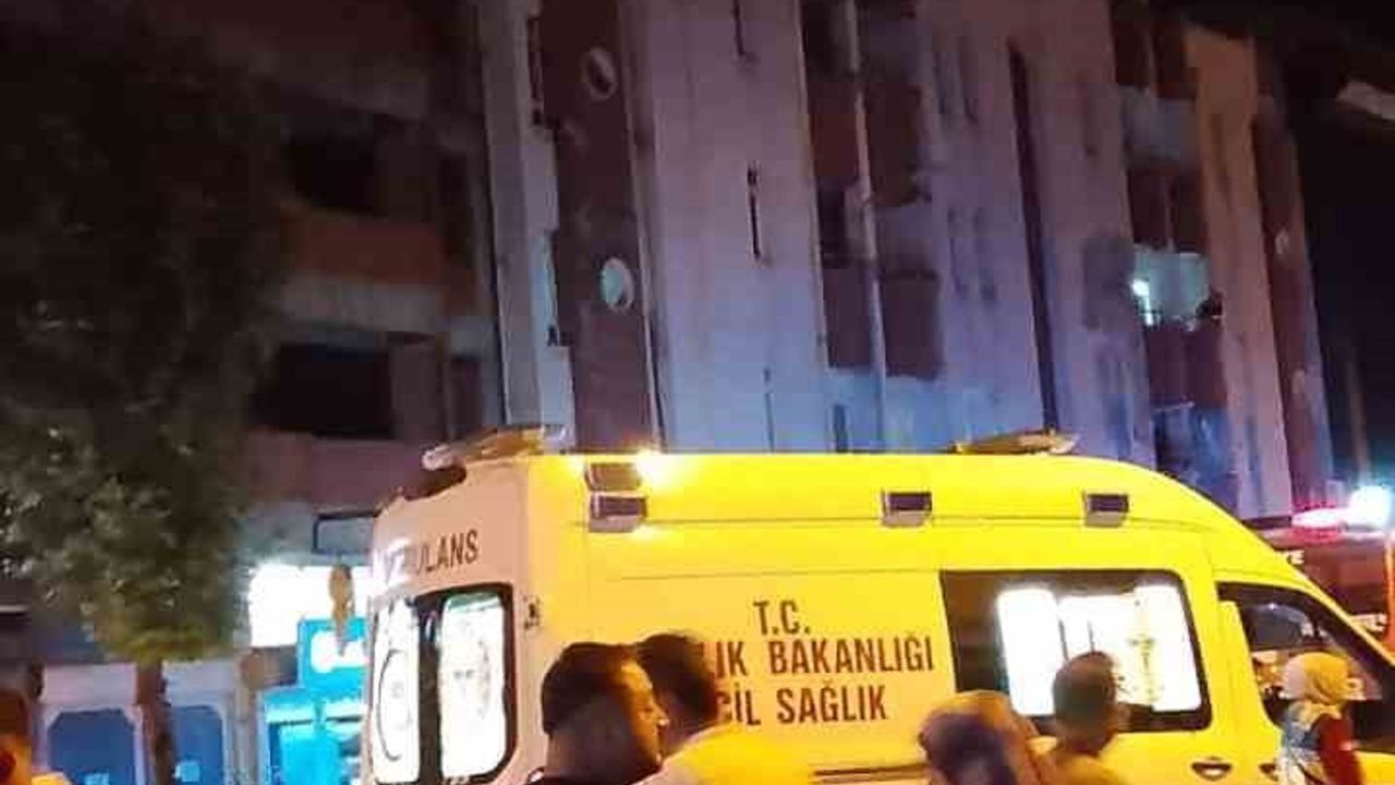 Çaycuma’da 4 katlı binanın çatısında yangın