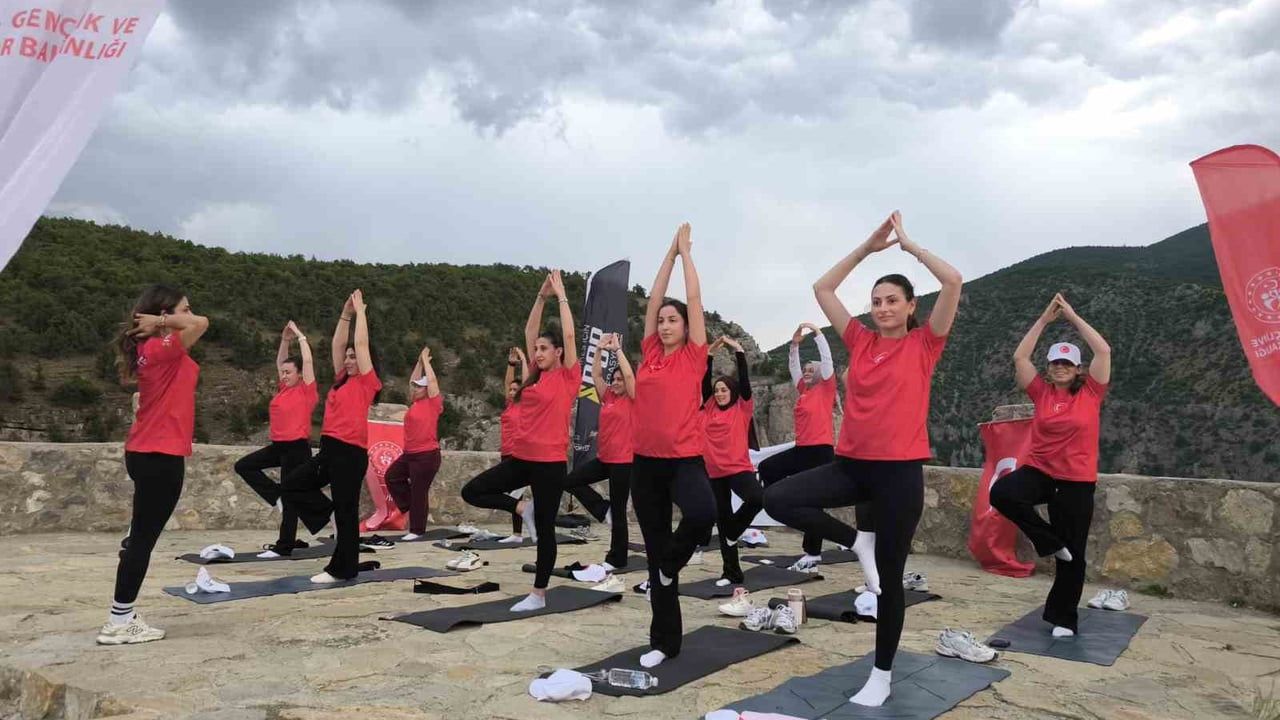 Cehennem Deresi Kanyonu'nda dünya yoga günü etkinliği