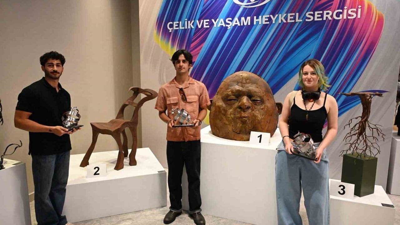 Çelik ve yaşam heykel yarışmasında Anadolu Üniversitesi öğrencileri ilk üçü aldı
