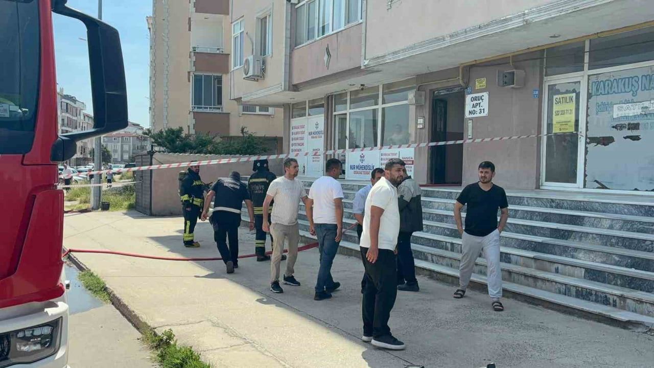 Çerkezköy'de Oruç Apartmanı'nda çıkan yangın kısa sürede söndürüldü