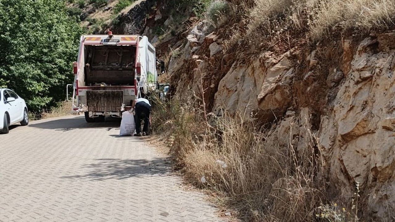Çermik’te Sinek Çayı çevresinde piknik sonrası temizlik çalışması
