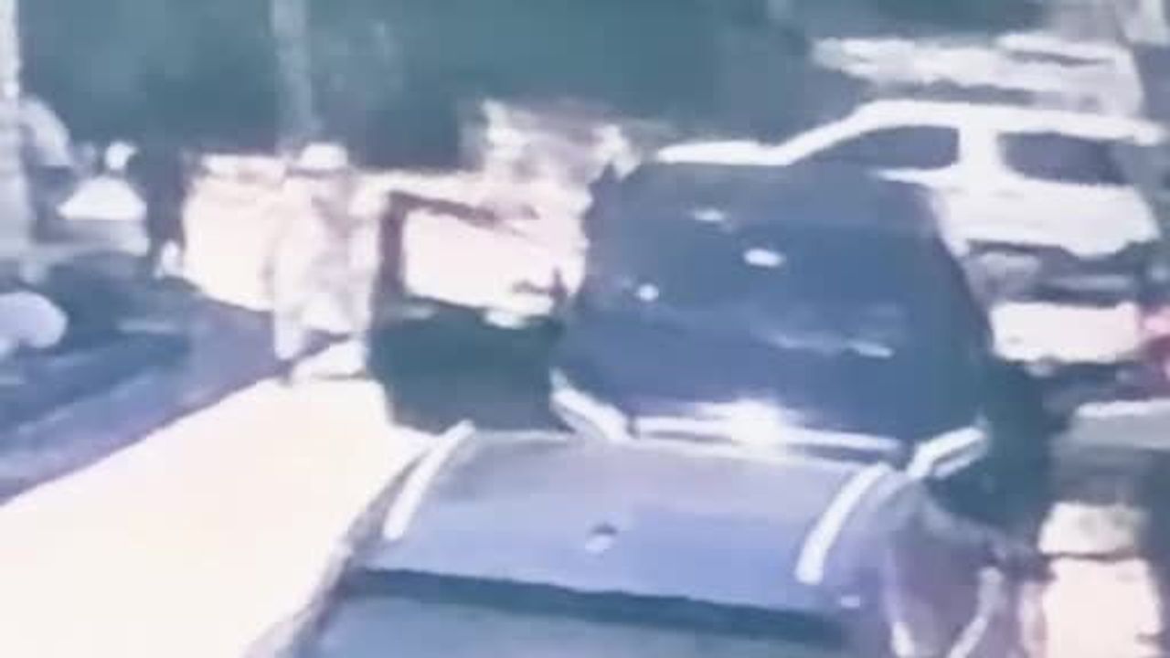 Çeşme Alaçatı'da Dilan Polat çiftinin korumasına yönelik silahlı saldırının güvenlik kamerası görüntüleri ortaya çıktı