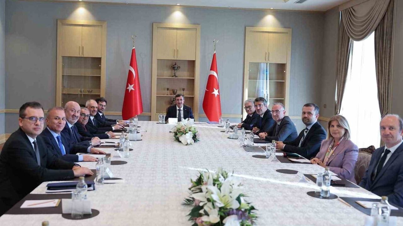 Cevdet Yılmaz, Cumhurbaşkanlığı Ekonomi Politikaları Kurulu üyeleriyle Cumhurbaşkanlığı Külliyesi'nde bir araya geldi