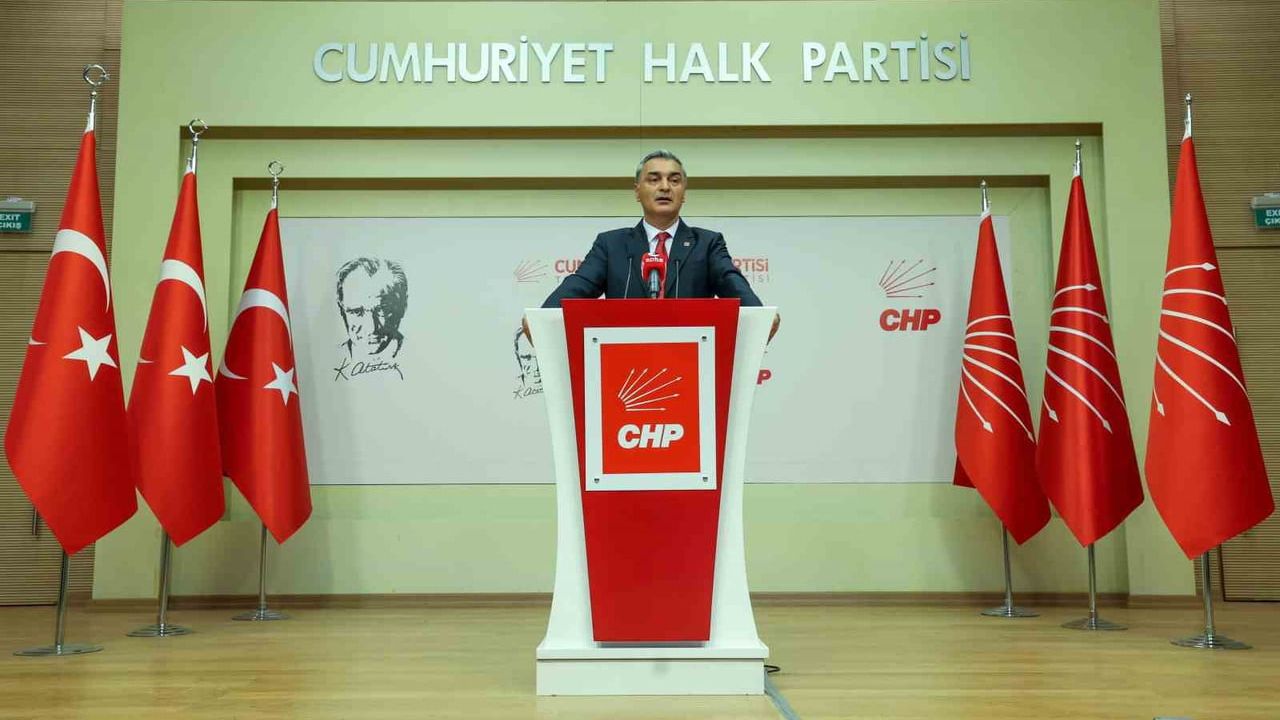 CHP Antalya ve Kayseri il başkanları görevden alındı