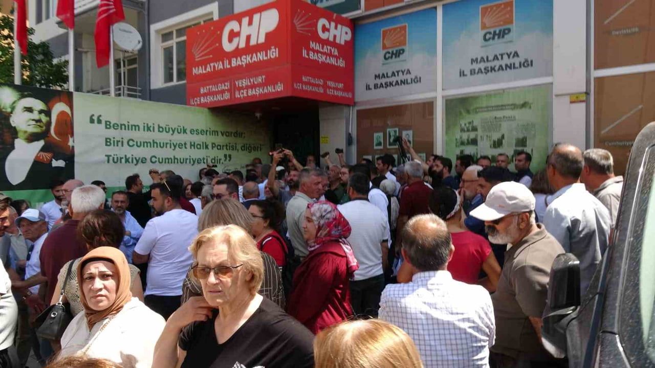 CHP Malatya il başkanlığı'nda devir teslim gerginliği