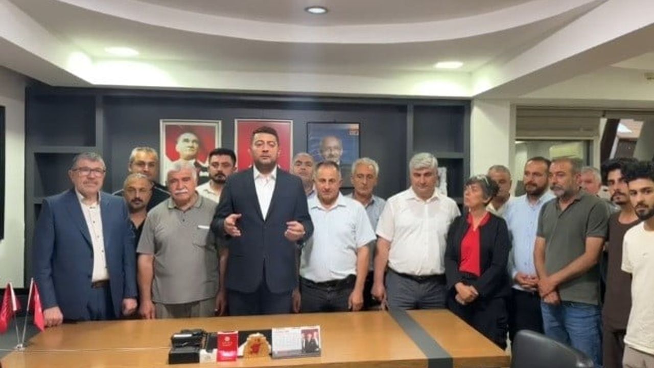 CHP Malatya il başkanlığına atanan Hakan Satılmış il binasını çilingirle devraldı