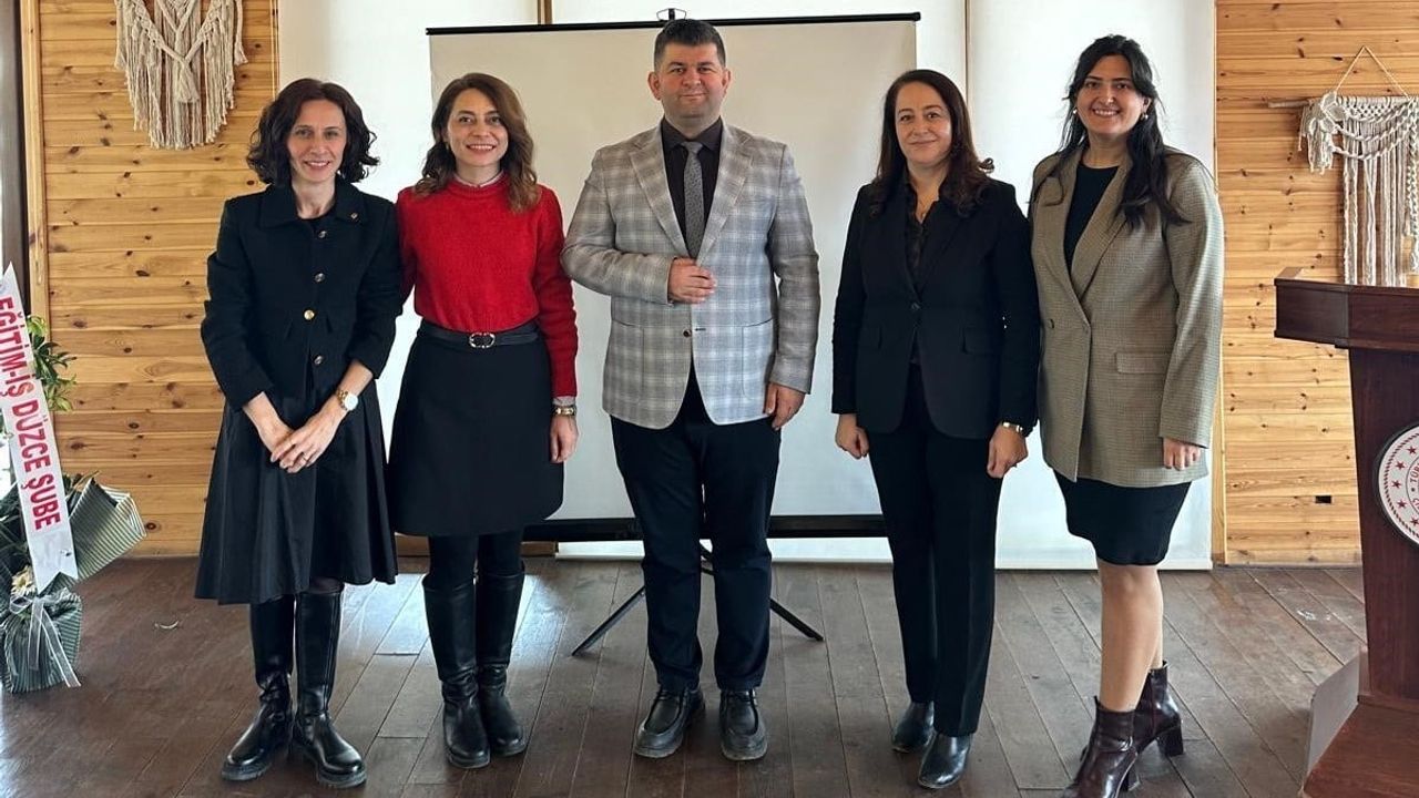 Çilimli’de eğitimde ivme: İlçe Milli Eğitim Müdürü Miraç Karayiğit’e 'Üstün Başarı' belgesi