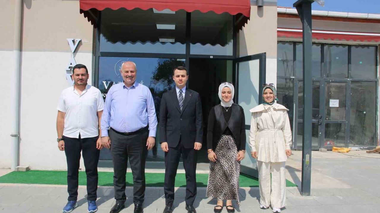 Çilimli Kaymakamı Furkan Alpay ve Belediye Başkanı Yılmaz Yıldız, Ulucami Mahallesi Esnafını Ziyaret Etti