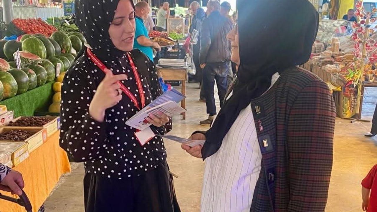 Çilimli Toplum Sağlığı Merkezi, Salı Pazarı’nda sigaranın zararları konusunda bilgilendirme yaptı