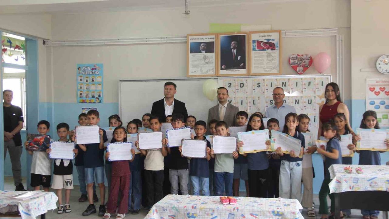 Cizre'de 47 bin öğrenci karne heyecanı yaşadı