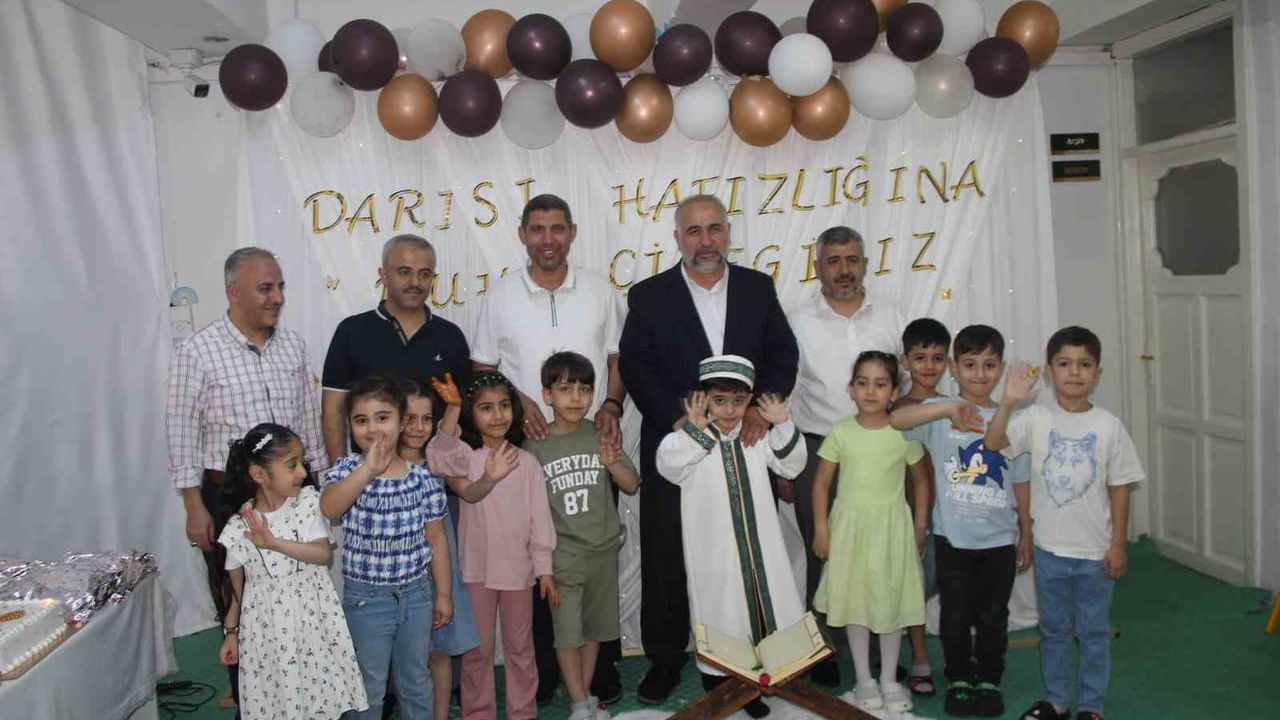 Cizre'de 5 yaşındaki Sait Çazım 22 sureyi dinleyerek ezberledi