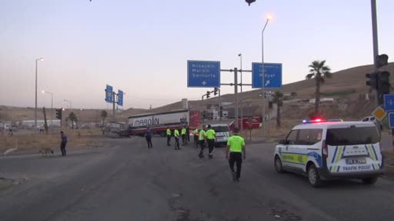 Cizre'de iki tır çarpıştı: 2 yaralı