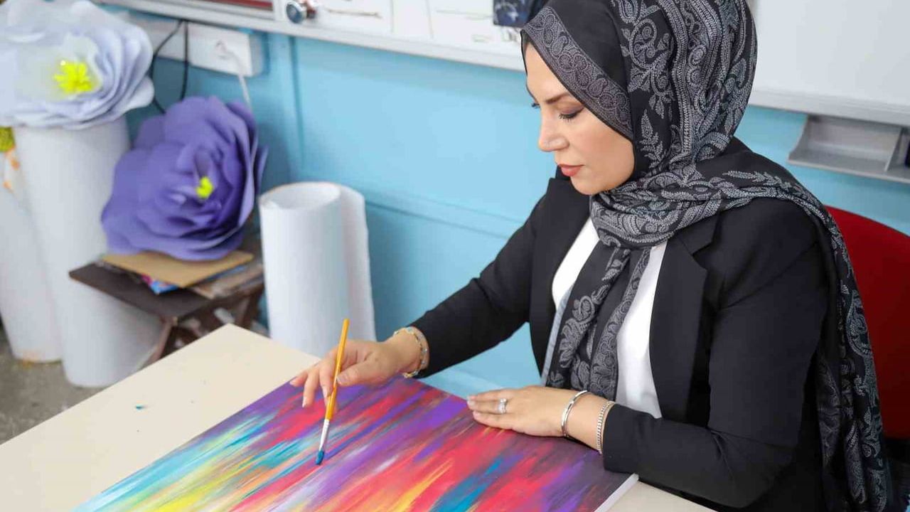 Çöp değil sanat eseri: Hatice Şentürk'ün geri dönüşüm projesi