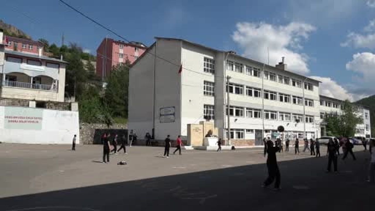 Çöp değil sanat eseri: öğretmen Hatice Şentürk’ten ilham veren geri dönüşüm projesi