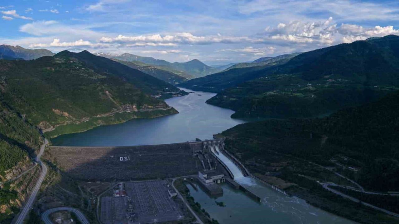 Çoruh Vadisi'ndeki barajlarda doluluk arttı: Artvin'de kontrollü su yönetimi ve enerji üretimi