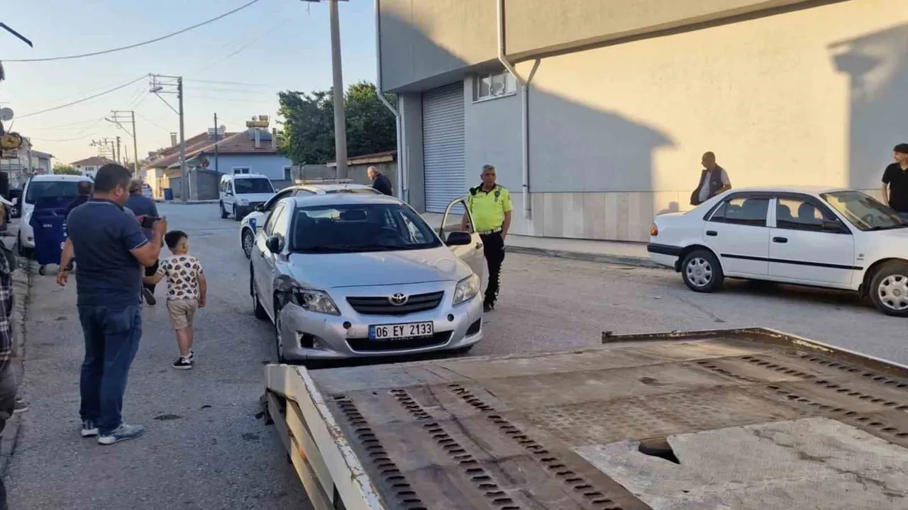 Çorum’da alkollü sürücü park halindeki 4 araca çarptı