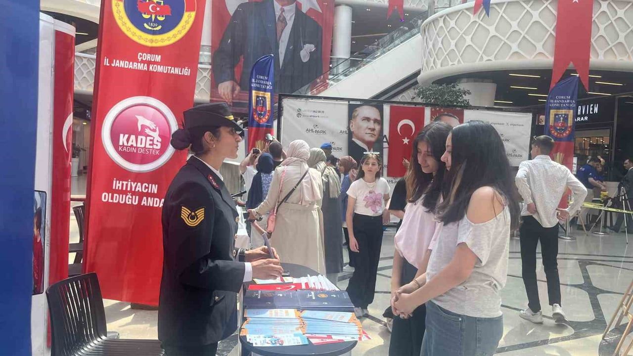 Çorum’da Jandarma stantlarına vatandaşlardan yoğun ilgi