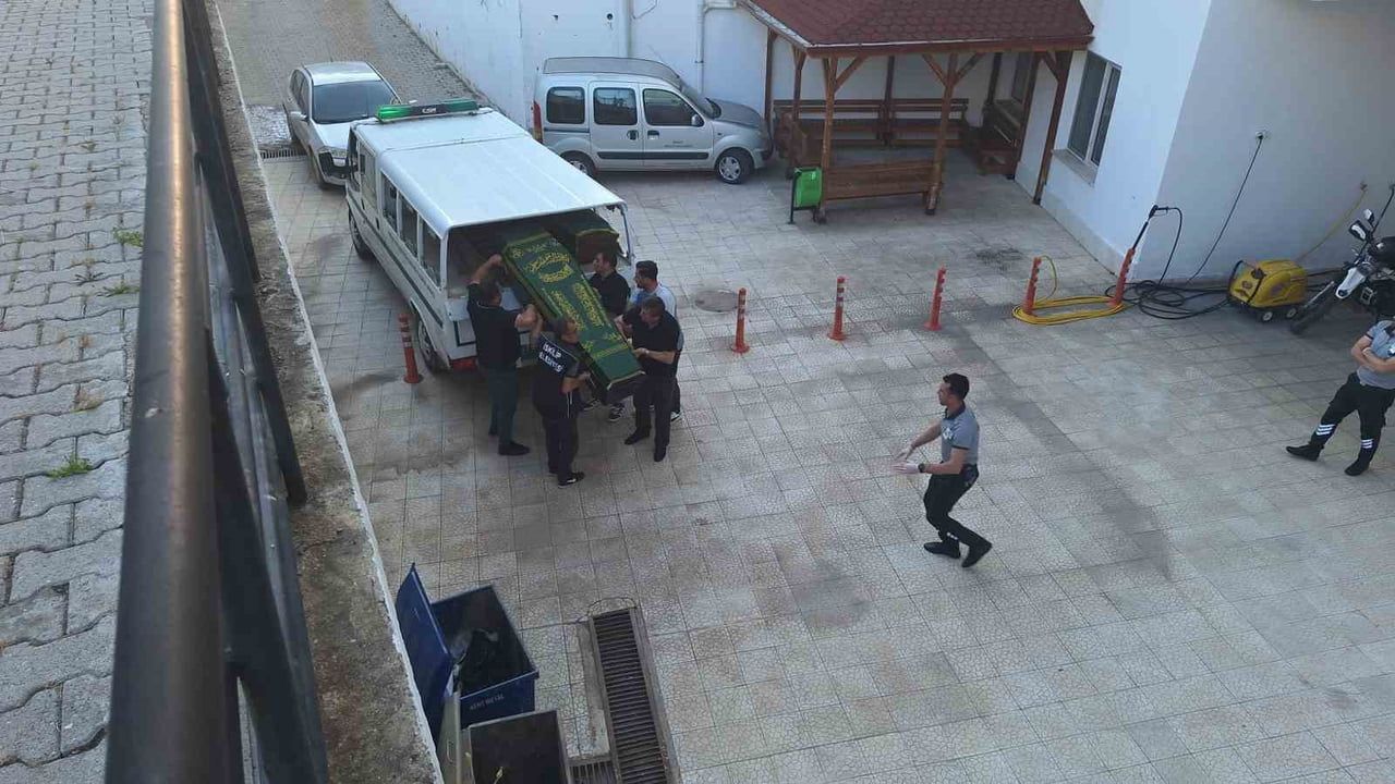 Çorum'da kamyona çarpan motosiklet sürücüsü hayatını kaybetti