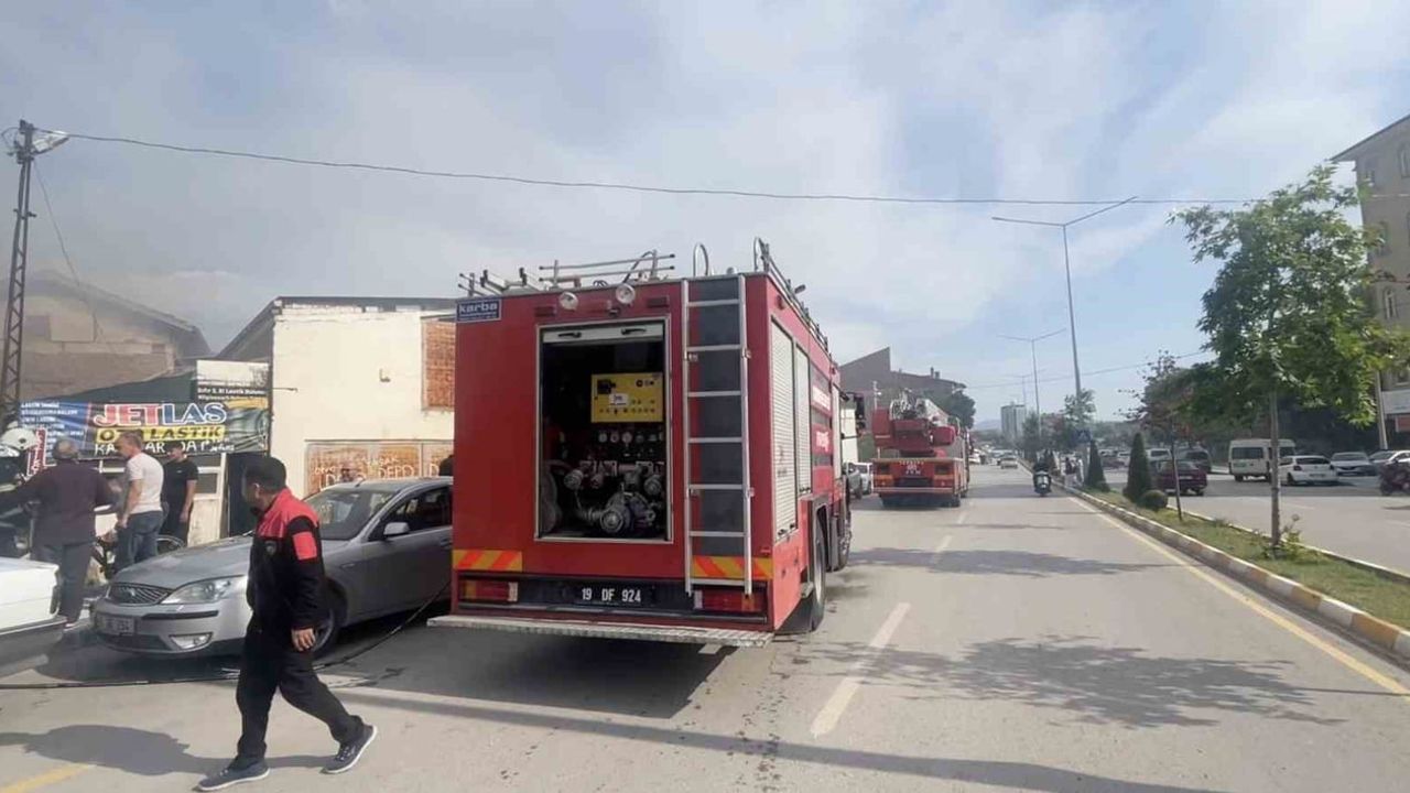 Çorum'da metruk evde yangın söndürüldü