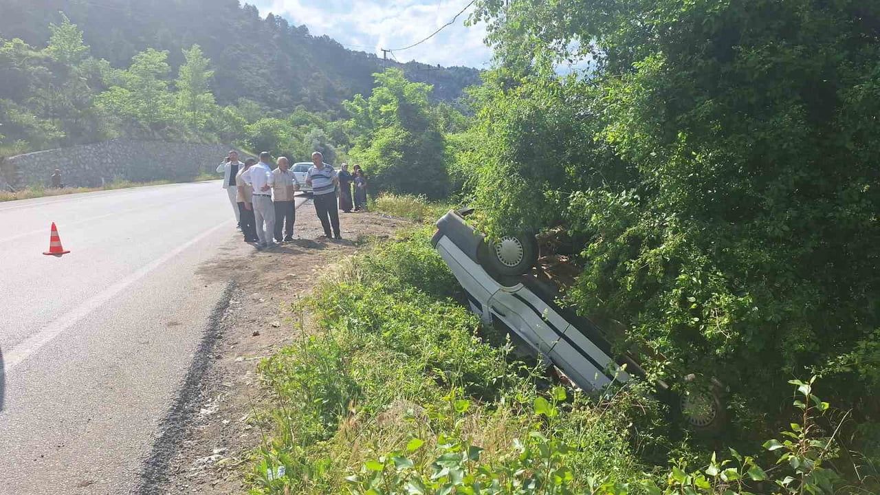 Çorum'da otomobil şarampolde takla attı: sürücü yara almadan kurtuldu