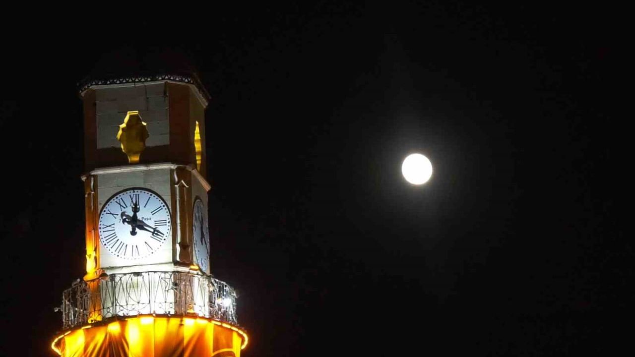 Çorum'da semaları aydınlatan dolunay