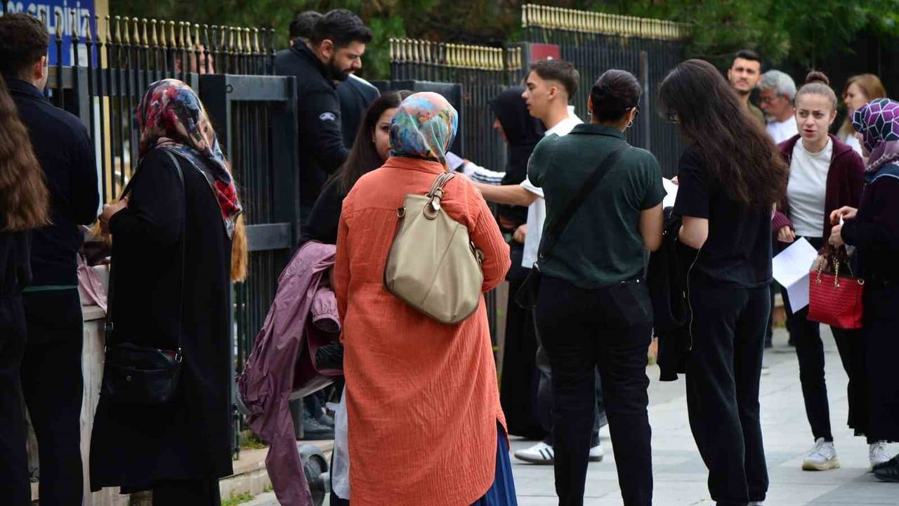 Çorum’da YKS heyecanı: 14 bin 327 aday TYT için ter döküyor