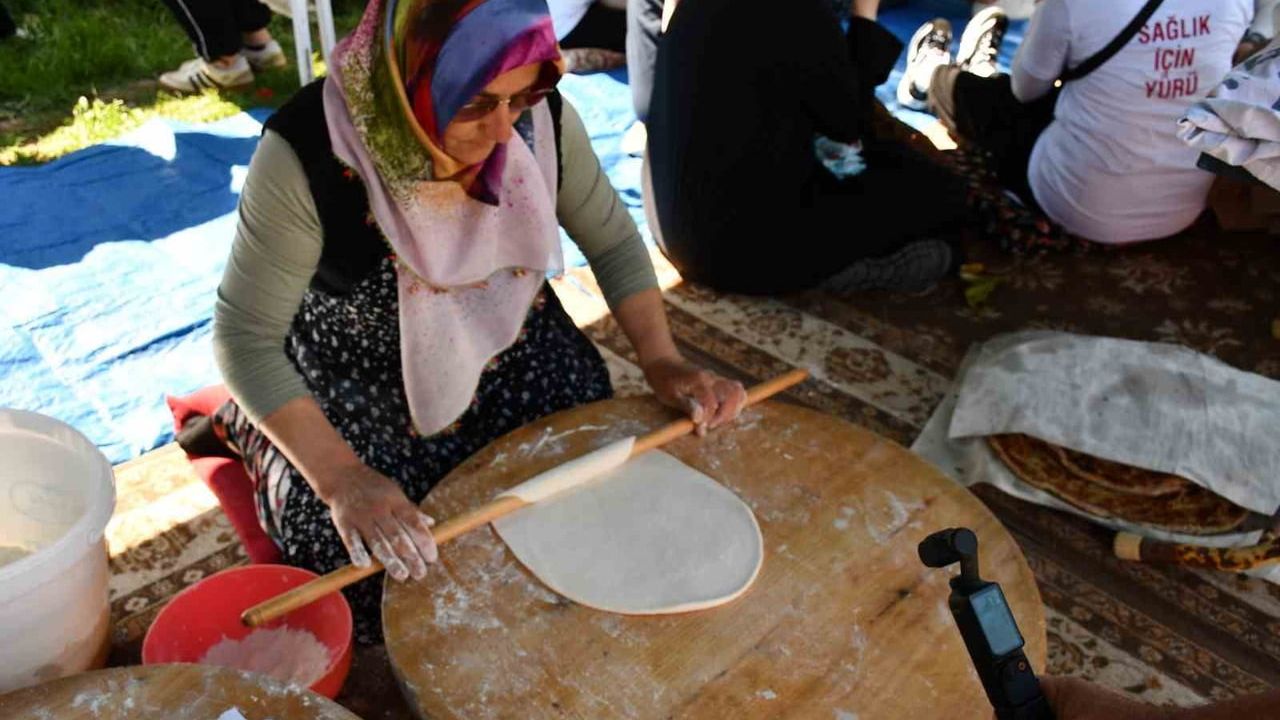 Cumayeri'de Fındıklı Gözleme Atölyesi: Geleneksel Lezzetler Gençlerle Buluştu