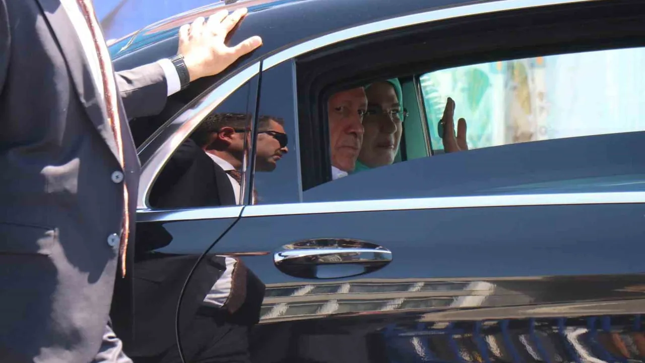 Cumhurbaşkanı Erdoğan, AK Parti 33. istişare toplantısı sonrası Sapanca'dan ayrıldı