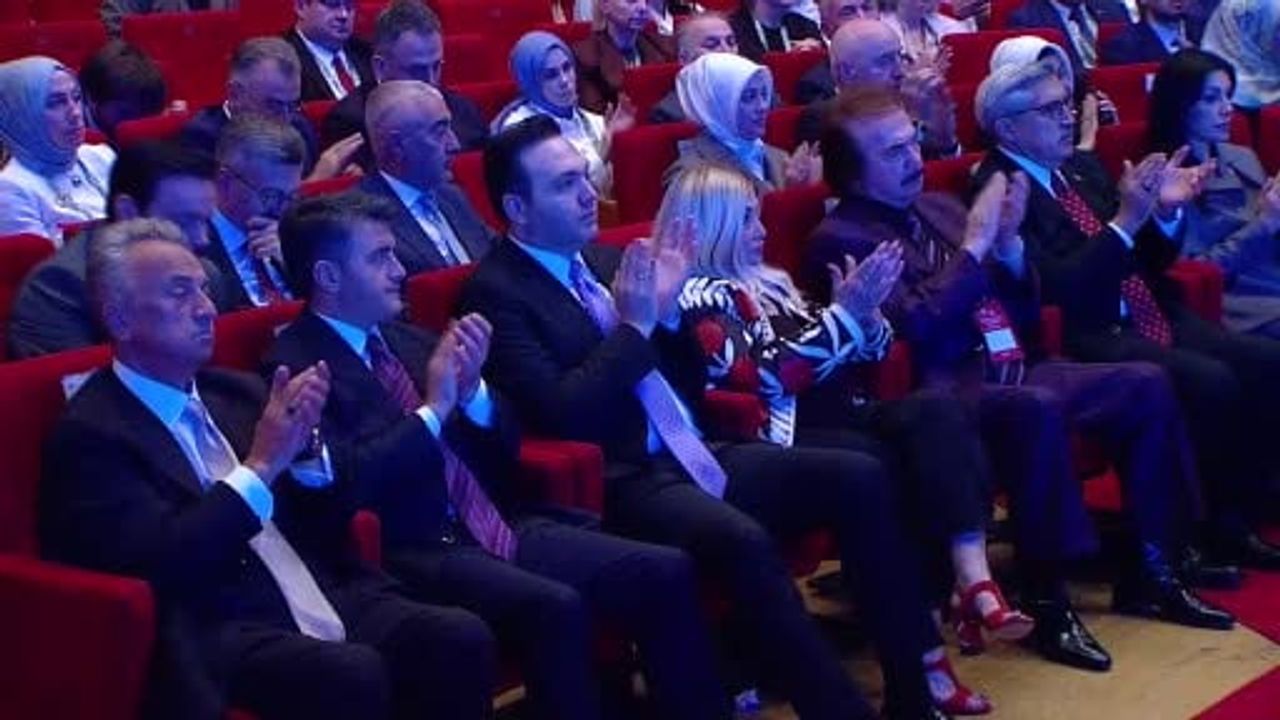 Cumhurbaşkanı Erdoğan: akışa yön veren bir gençlik yetiştireceğiz