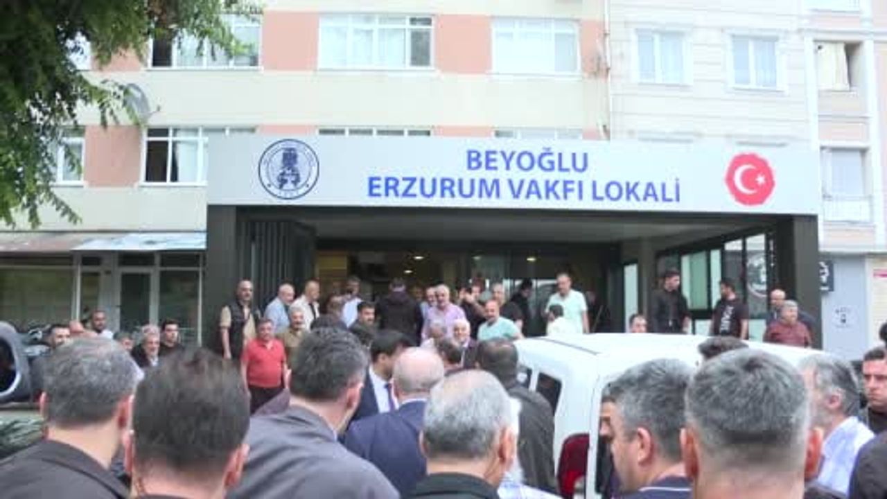 Cumhurbaşkanı Erdoğan Beyoğlu'ndaki Erzurum Vakfı Lokali'ni ziyaret etti