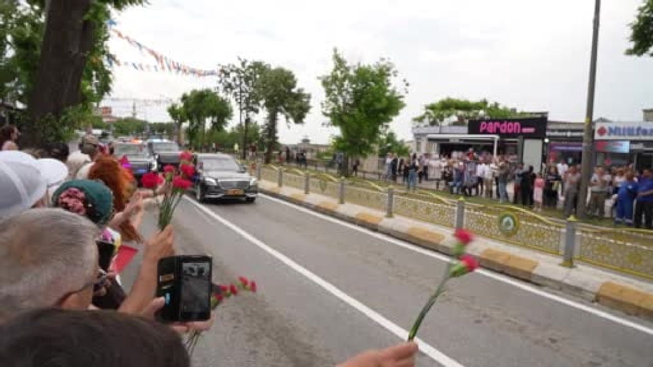 Cumhurbaşkanı Erdoğan Edirne’de karanfillerle karşılandı