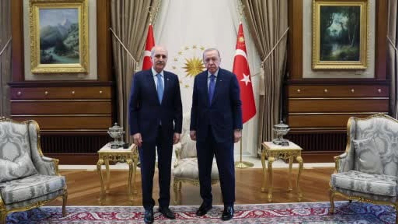 Cumhurbaşkanı Erdoğan, TBMM başkanı Numan Kurtulmuş’u Cumhurbaşkanlığı Külliyesi’nde kabul etti