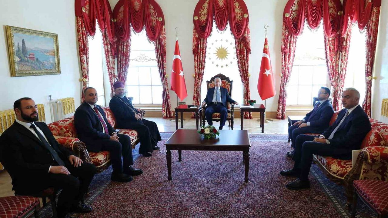 Cumhurbaşkanı Erdoğan, Türkiye Ermenileri Patriği Sahak Maşalyan’ı Dolmabahçe Ofisi’nde Kabul Etti