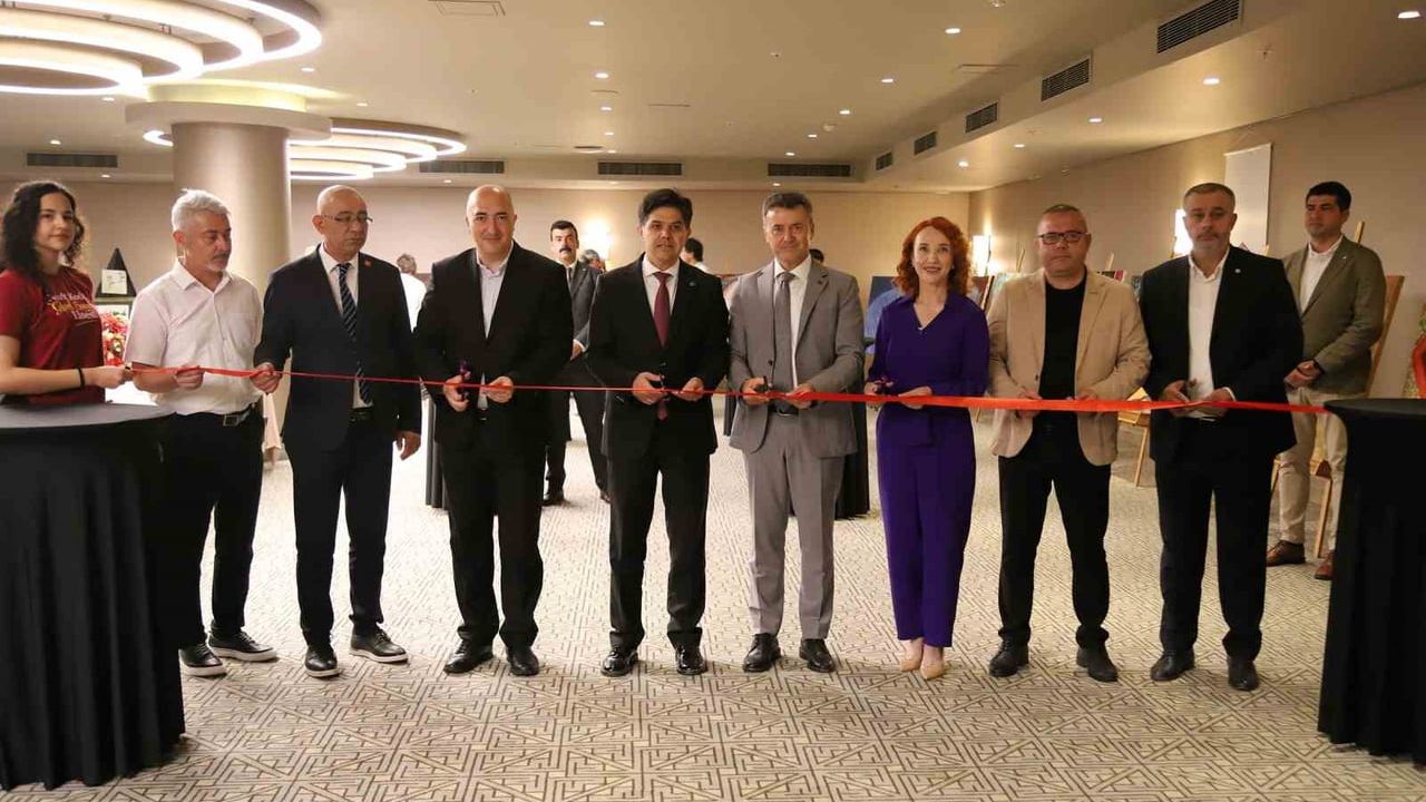 DAHİ Mersin Projesiyle 'Atıktan Kağıda ve Sanata' Sergisi: Geri Dönüşüm Sanata Taşındı