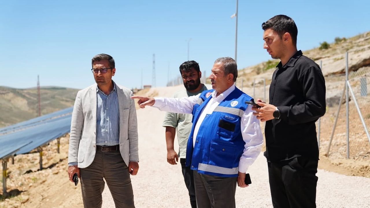 Darende Belediyesi güneş enerji santralini devreye aldı