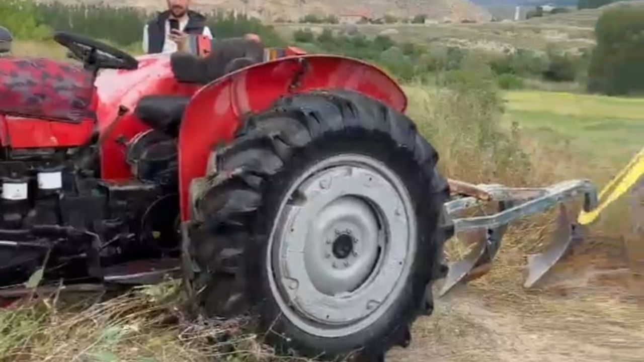 Darende'de traktör kanala uçtu, sürücü son anda kurtuldu