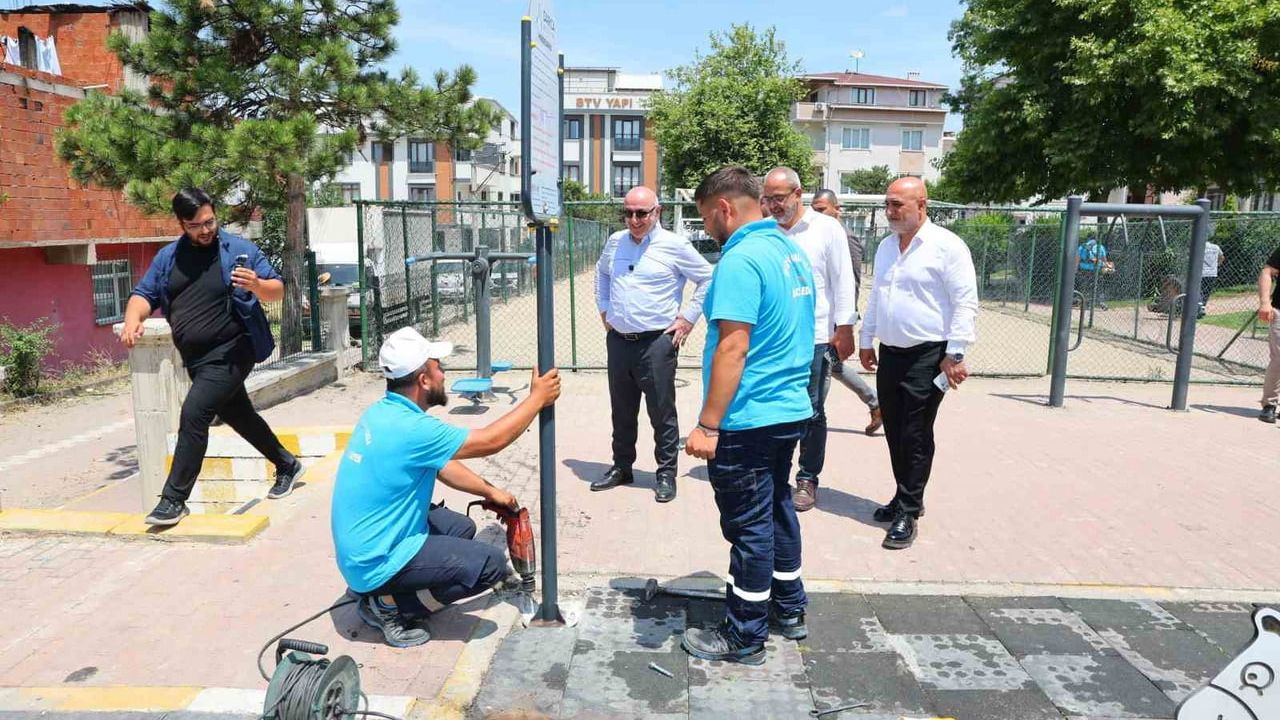Darıca’da 100 kişilik ekiple yaz temizliği sürüyor