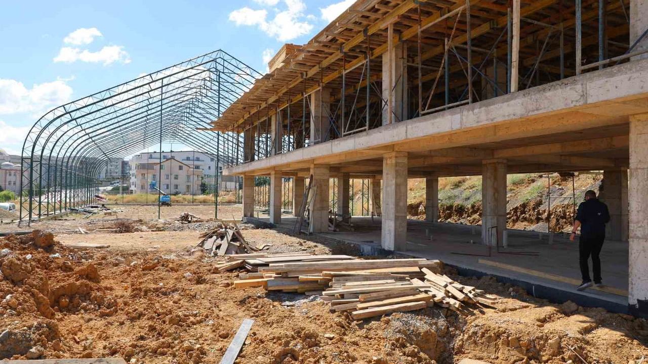 Darıca'da 100 milyon liralık Atatürk Caddesi spor kompleksi inşasında ilerleme